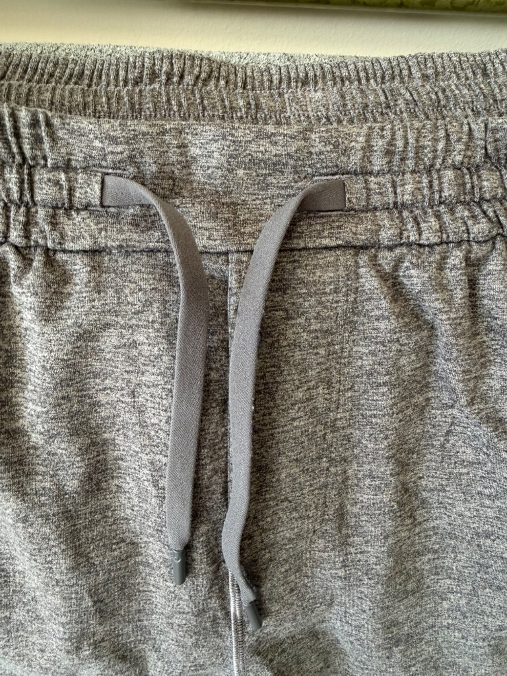 ululemon Men's Soft Jersey Short 5" Size L Color: Heathered Black/Heathered Grey - Picture 4 of 4
